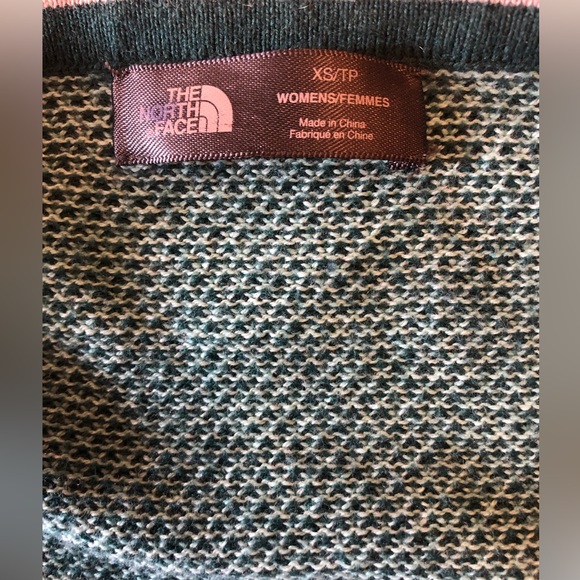 SOLD The North Face Women’s Thermal Top XS - Picture 5 of 5
